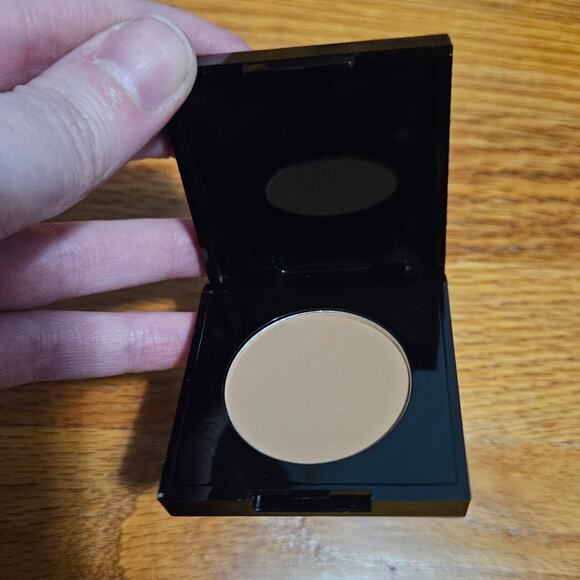 LOT Shades by Shan Highlighter Irma (Cool Gold) & Matte Bronzer Latte - Picture 6 of 8